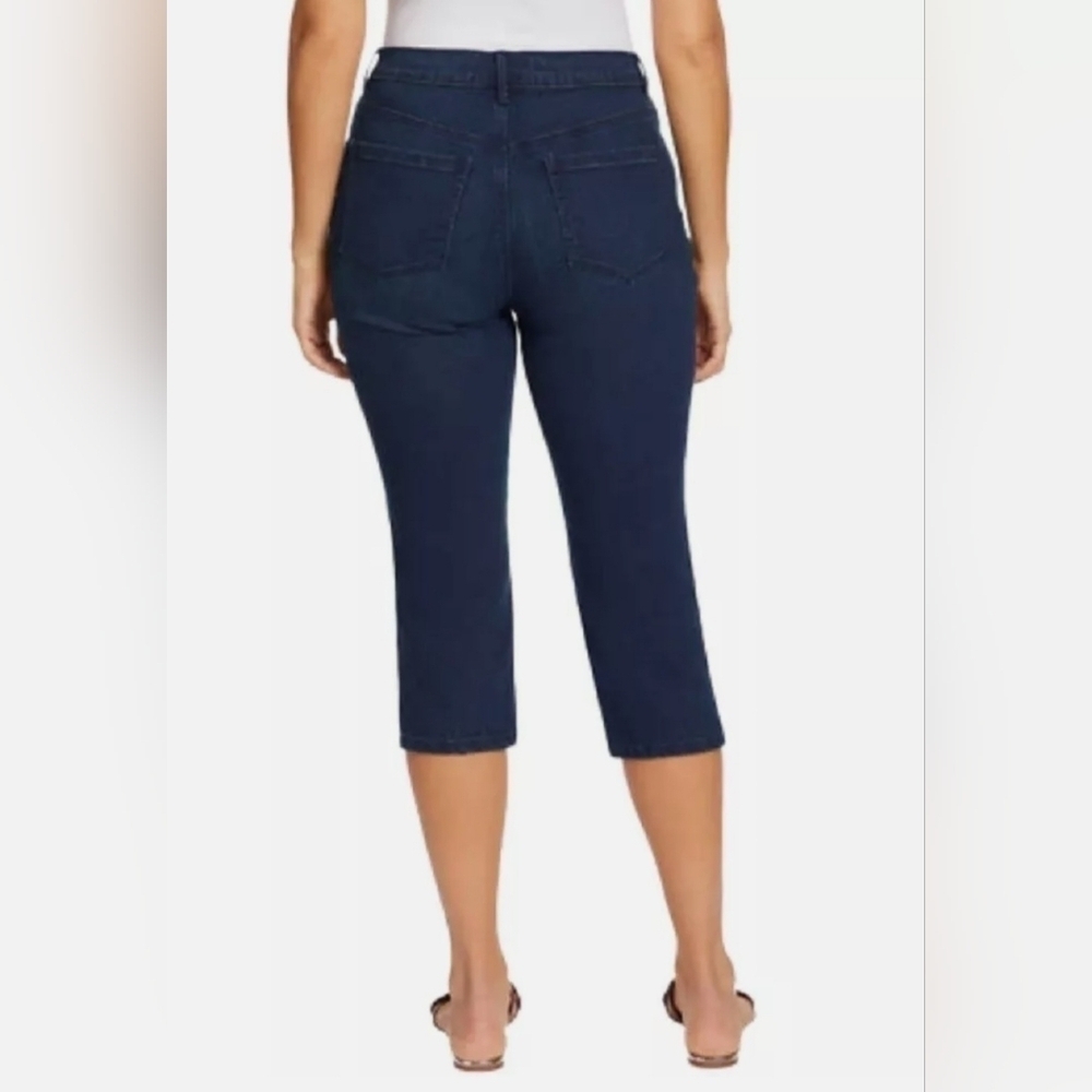 NWOT, Gloria Vanderbilt, Women's Amanda Capris, Size: 6, Color: Navy Park City - Picture 3 of 10